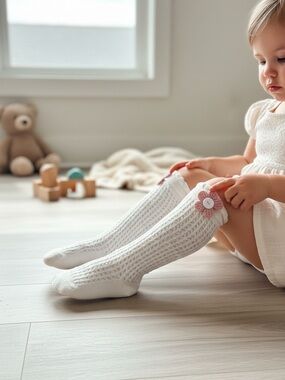 Izabella kids coquetta  White Knee High with embroidered Flower Patch